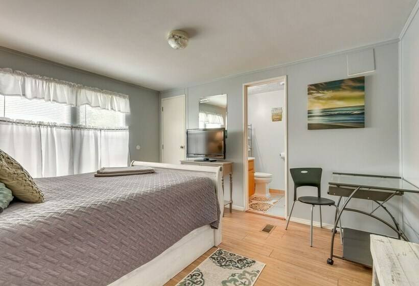 Bright Pensacola Home W/ Backyard Pets Welcome!