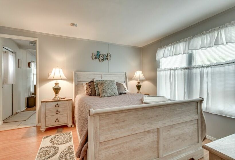 Bright Pensacola Home W/ Backyard Pets Welcome!