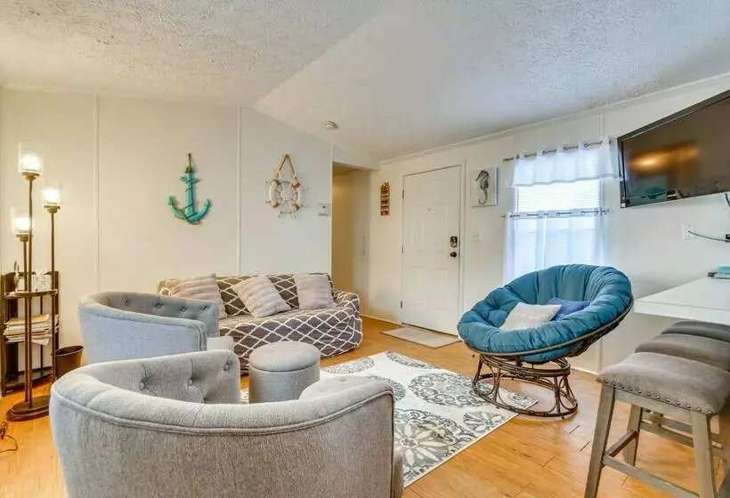Bright Pensacola Home W/ Backyard   Pets Welcome!