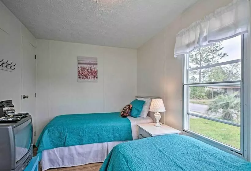 Bright Pensacola Home W/ Backyard   Pets Welcome!