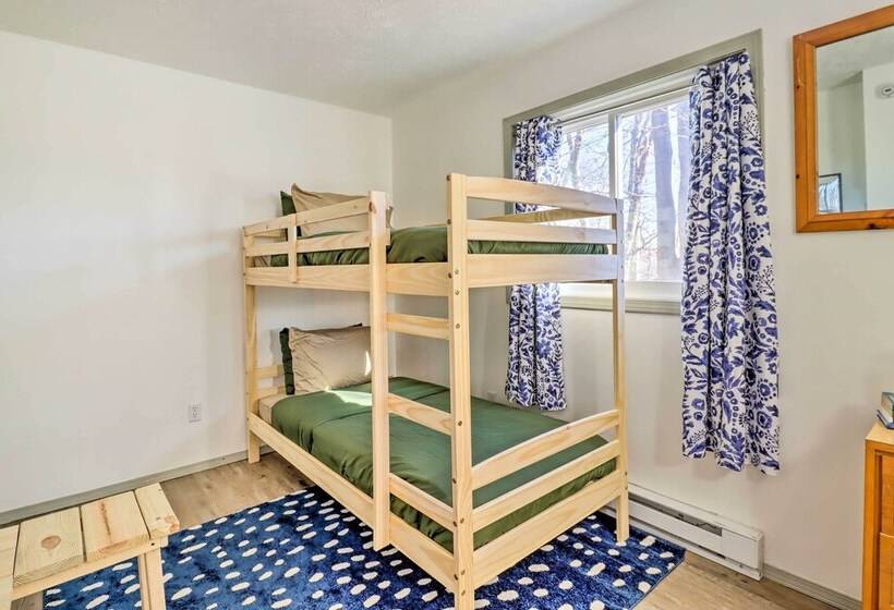 Bright Tobyhanna Retreat W/ Fire Pit, Walk To Lake