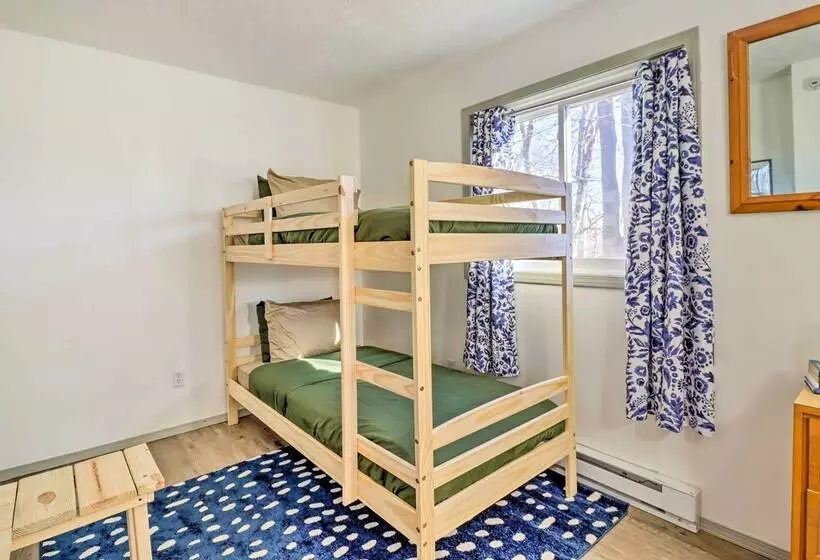 Bright Tobyhanna Retreat W/ Fire Pit, Walk To Lake