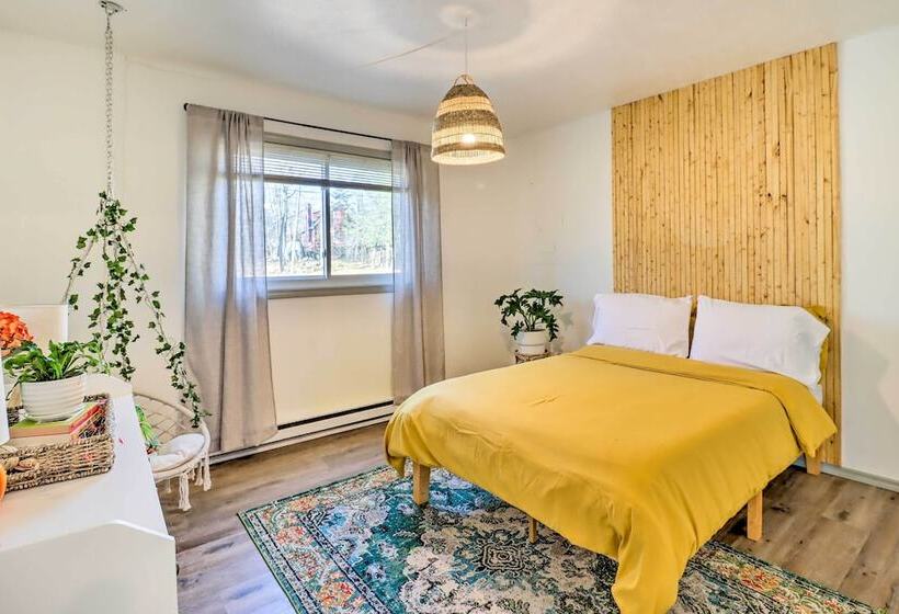 Bright Tobyhanna Retreat W/ Fire Pit, Walk To Lake