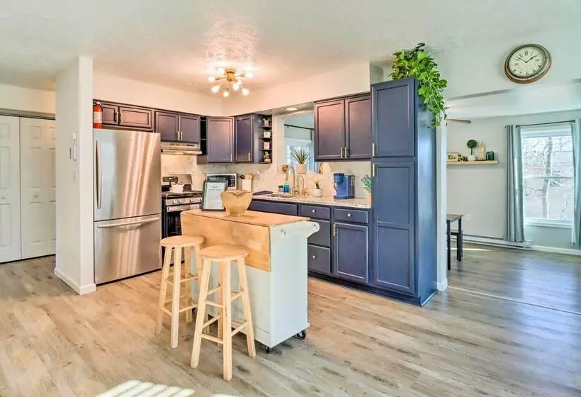 Bright Tobyhanna Retreat W/ Fire Pit, Walk To Lake