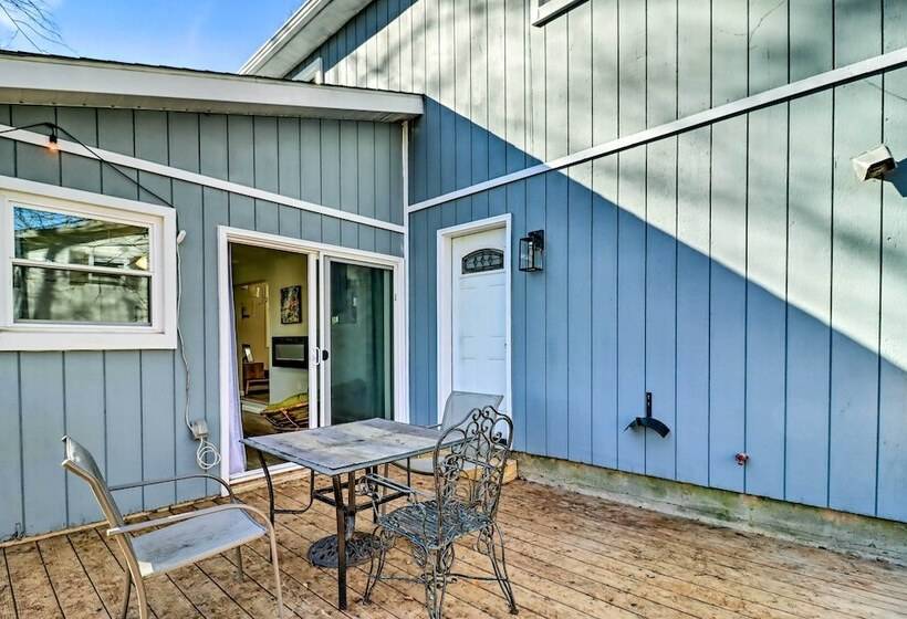 Bright Tobyhanna Retreat W/ Fire Pit, Walk To Lake