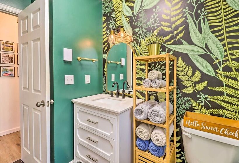 Bright Tobyhanna Retreat W/ Fire Pit, Walk To Lake