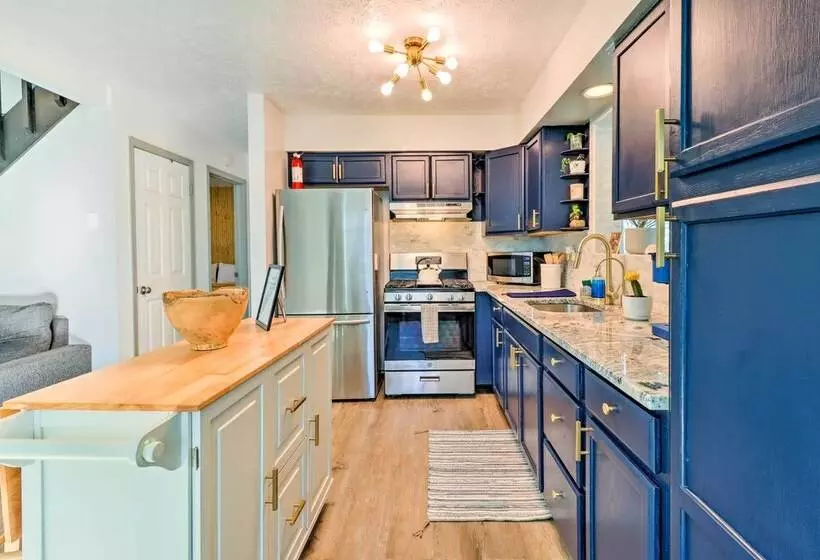 Bright Tobyhanna Retreat W/ Fire Pit, Walk To Lake