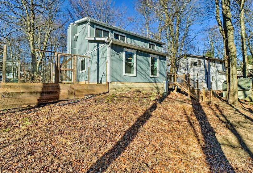 Bright Tobyhanna Retreat W/ Fire Pit, Walk To Lake
