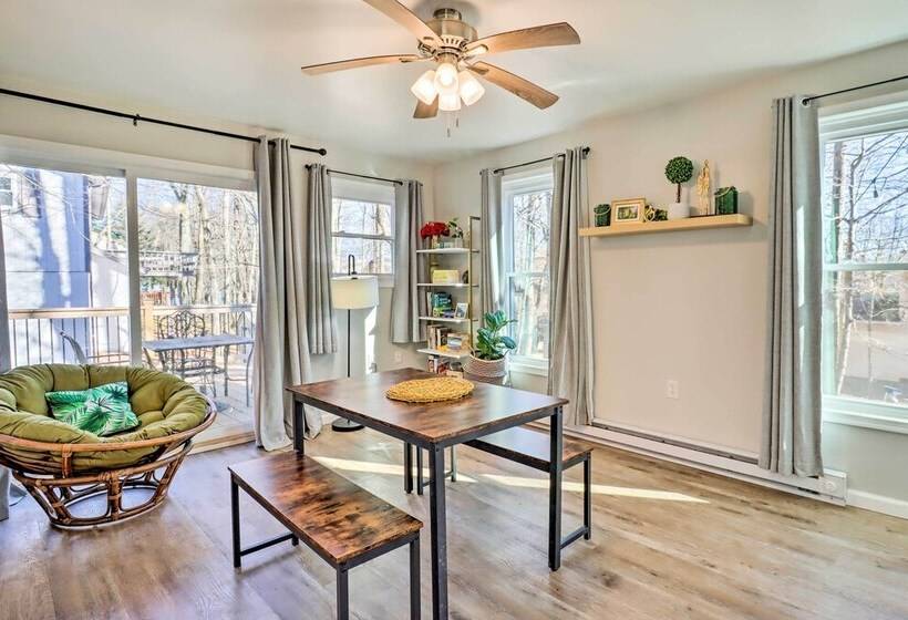 Bright Tobyhanna Retreat W/ Fire Pit, Walk To Lake