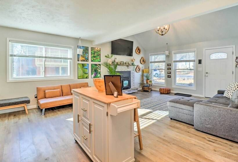 Bright Tobyhanna Retreat W/ Fire Pit, Walk To Lake