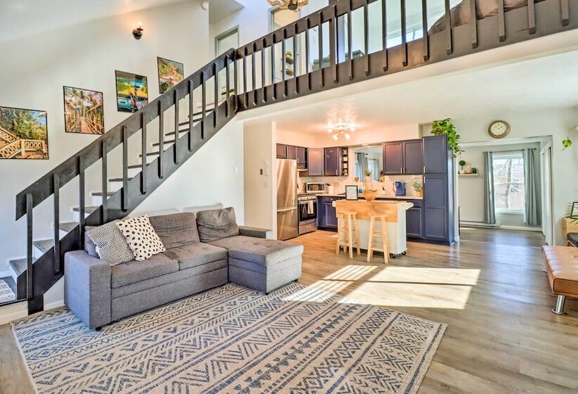 Bright Tobyhanna Retreat W/ Fire Pit, Walk To Lake