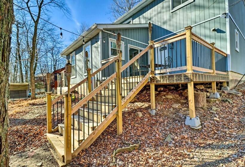 Bright Tobyhanna Retreat W/ Fire Pit, Walk To Lake