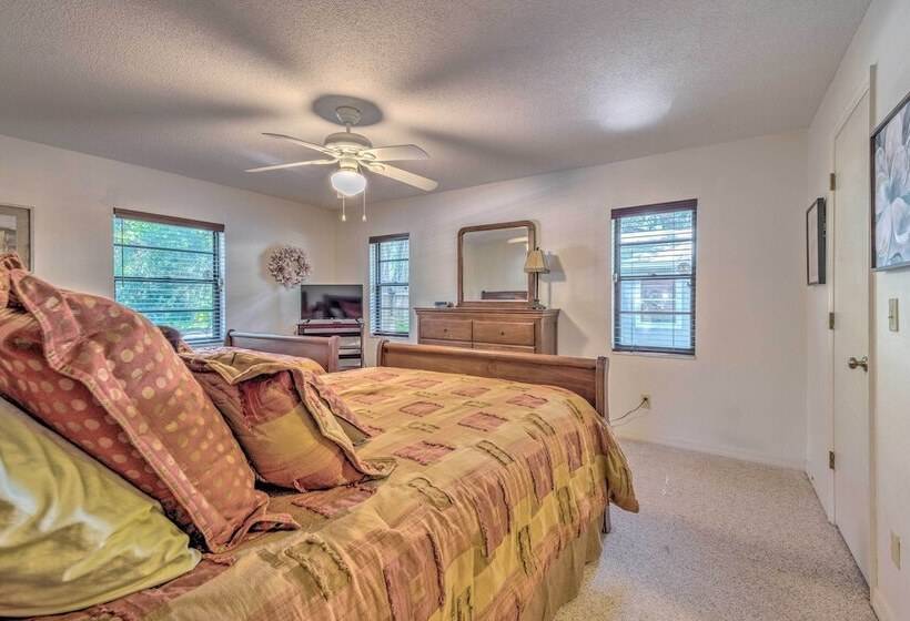 Canalfront Homosassa Escape W/ Private Dock!