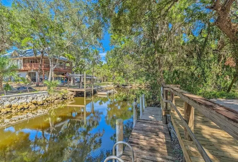 Canalfront Homosassa Escape W/ Private Dock!