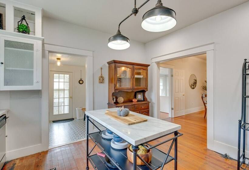 Canton Home W/ Porch < 1 Mile To First Monday!