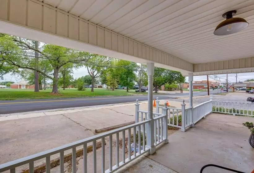 Canton Home W/ Porch < 1 Mile To First Monday!