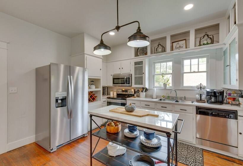 Canton Home W/ Porch < 1 Mile To First Monday!