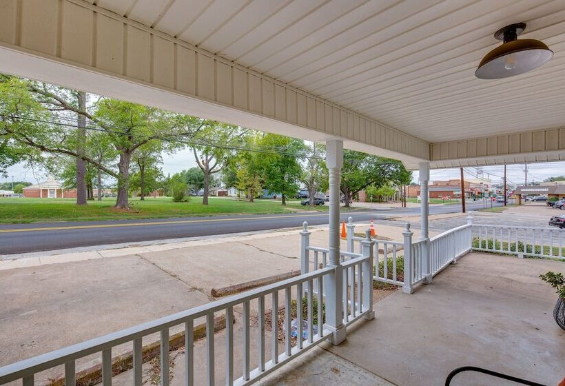 Canton Home W/ Porch < 1 Mile To First Monday!