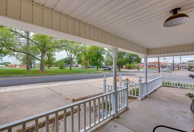 Canton Home W/ Porch < 1 Mile To First Monday!