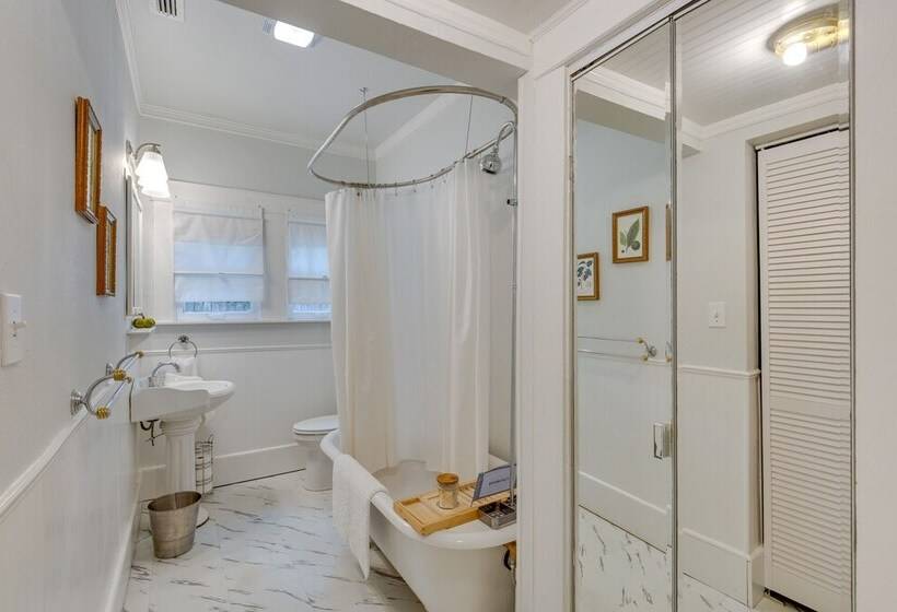 Canton Home W/ Porch < 1 Mile To First Monday!