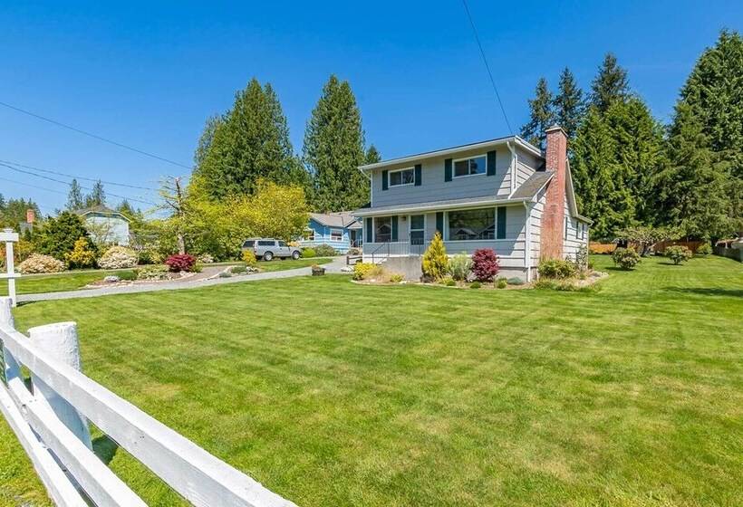 Charming Updated Retreat Walk To Lake Stevens!