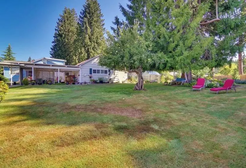 Charming Updated Retreat Walk To Lake Stevens!