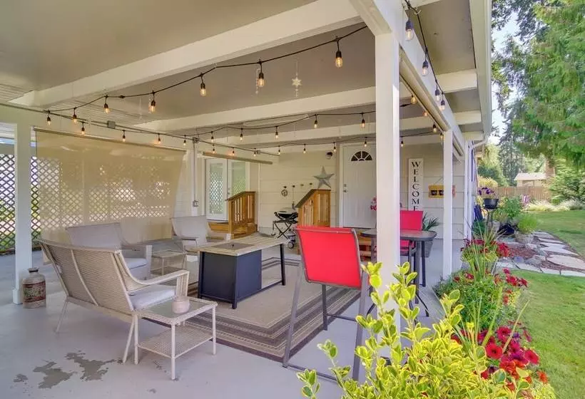 Charming Updated Retreat Walk To Lake Stevens!