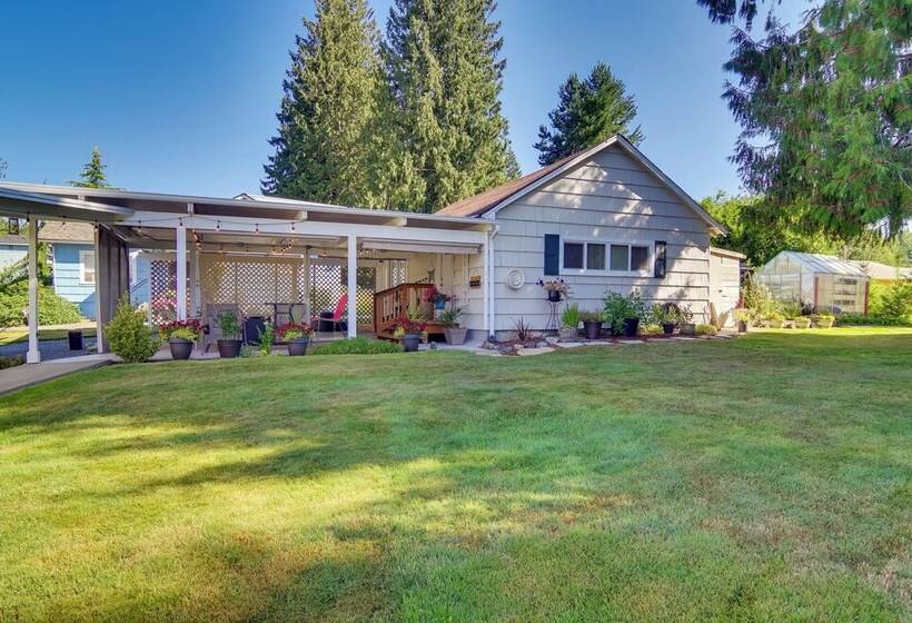 Charming Updated Retreat Walk To Lake Stevens!