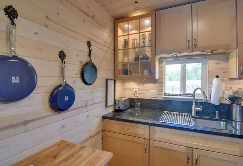 Secluded Jefferson Cabin W/ Deck + Mountain Views!