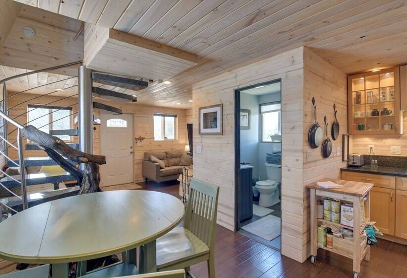 Secluded Jefferson Cabin W/ Deck + Mountain Views!