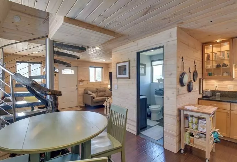 Secluded Jefferson Cabin W/ Deck + Mountain Views!