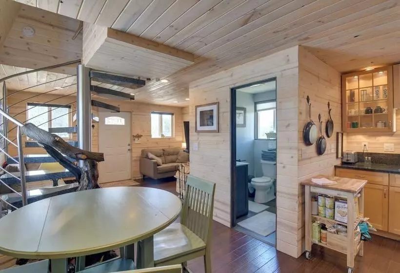 Secluded Jefferson Cabin W/ Deck + Mountain Views!