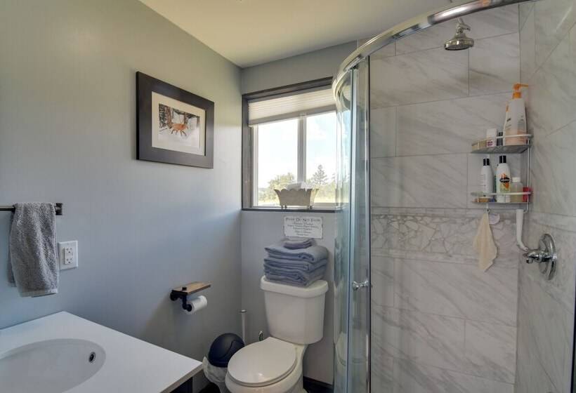 Secluded Jefferson Cabin W/ Deck + Mountain Views!