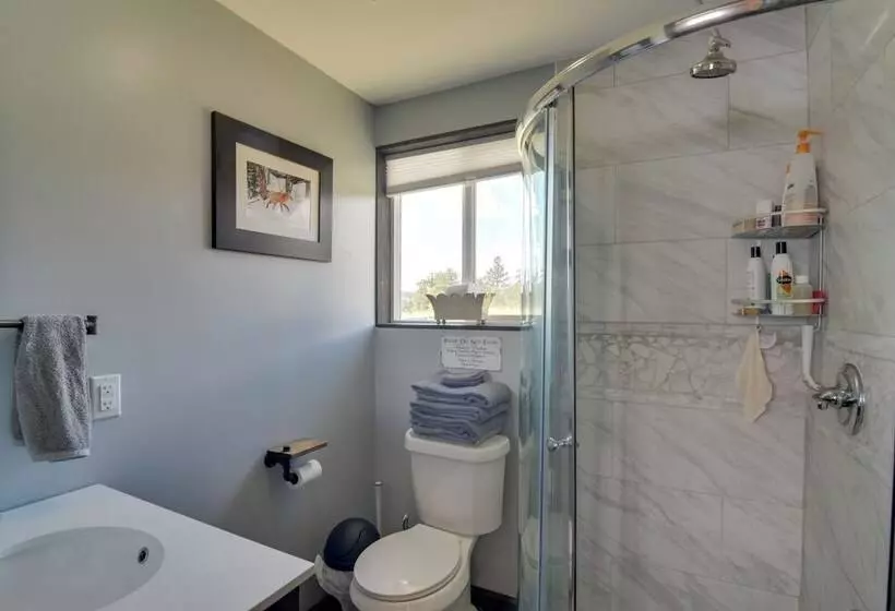 Secluded Jefferson Cabin W/ Deck + Mountain Views!