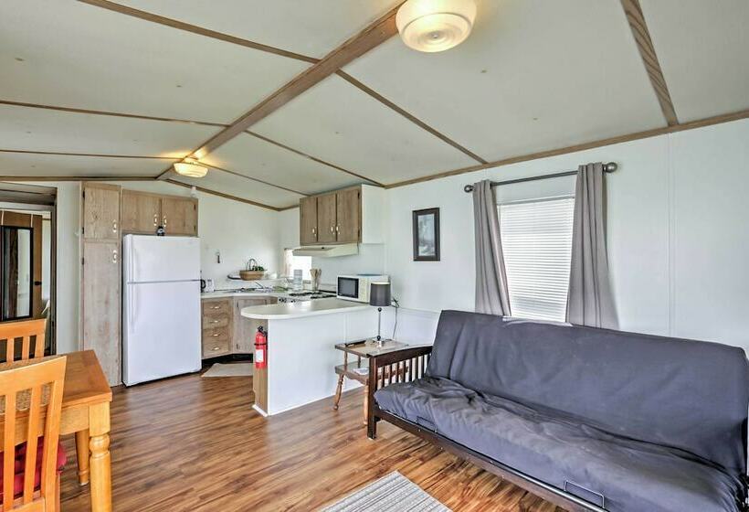 Cozy Lakefront Home In Ocala W/ Deck, Grill + A/c!