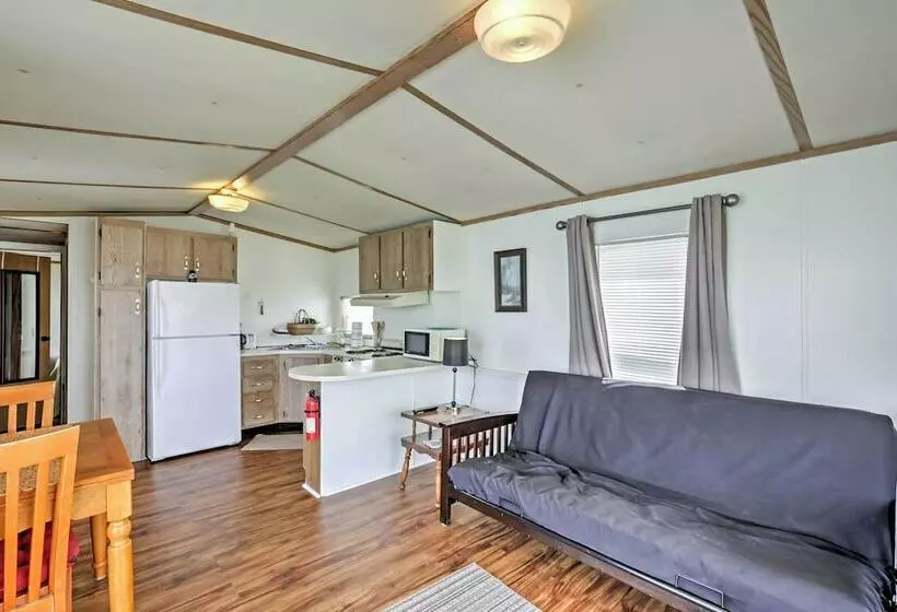 Cozy Lakefront Home In Ocala W/ Deck, Grill + A/c!