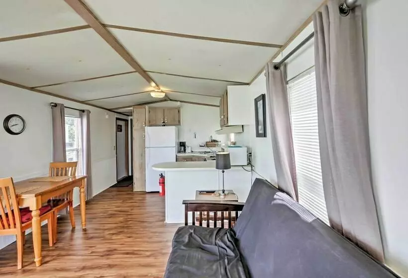 Cozy Lakefront Home In Ocala W/ Deck, Grill + A/c!
