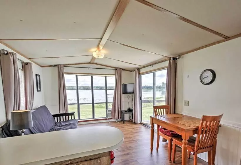 Cozy Lakefront Home In Ocala W/ Deck, Grill + A/c!