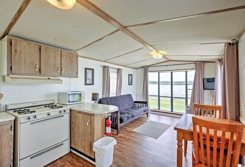 Cozy Lakefront Home In Ocala W/ Deck, Grill + A/c!