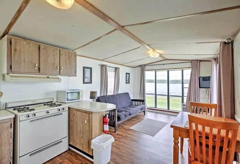 Cozy Lakefront Home In Ocala W/ Deck, Grill + A/c!