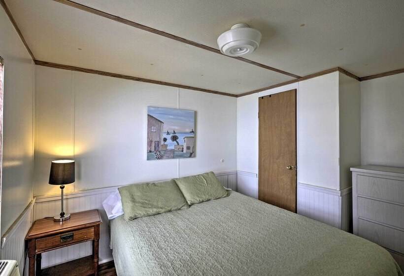 Cozy Lakefront Home In Ocala W/ Deck, Grill + A/c!