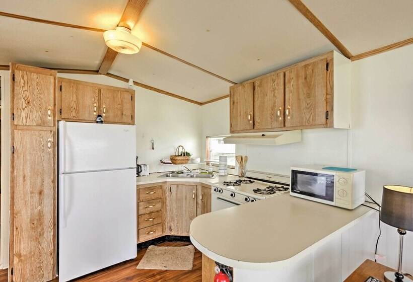 Cozy Lakefront Home In Ocala W/ Deck, Grill + A/c!