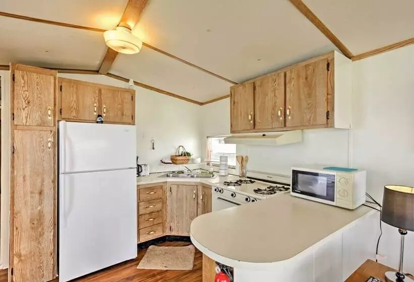 Cozy Lakefront Home In Ocala W/ Deck, Grill + A/c!
