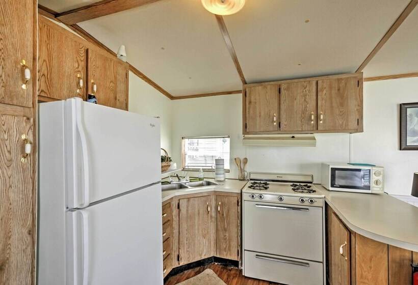 Cozy Lakefront Home In Ocala W/ Deck, Grill + A/c!