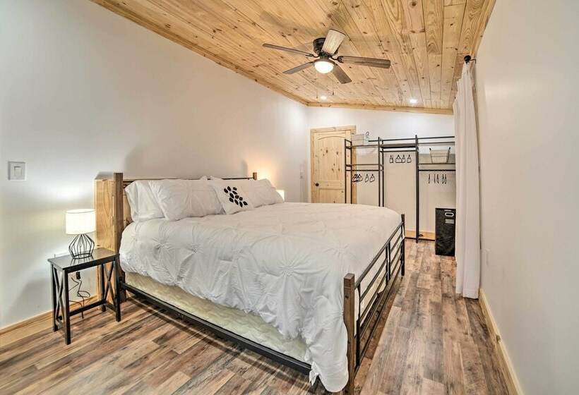 Creekside Ranch W/ Porch ~ 2 Mi To Pkwy