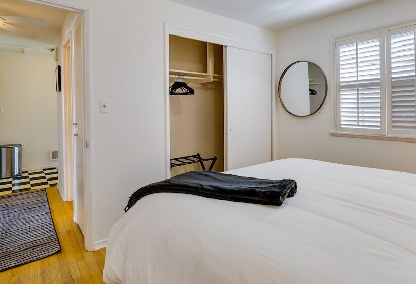 Downtown Kirkland Rental: Steps To Lake Washington