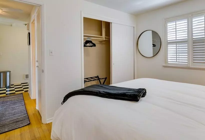 Downtown Kirkland Rental: Steps To Lake Washington