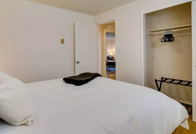 Downtown Kirkland Rental: Steps To Lake Washington