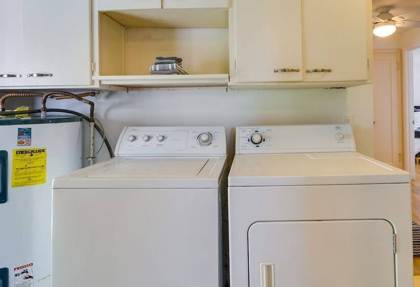 Downtown Kirkland Rental: Steps To Lake Washington