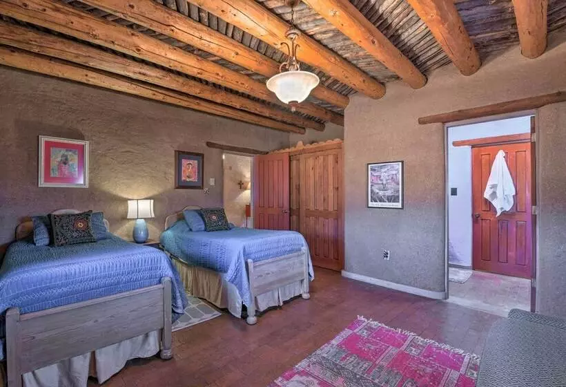 El Prado Adobe Home: Courtyard W/ Mountain Views!